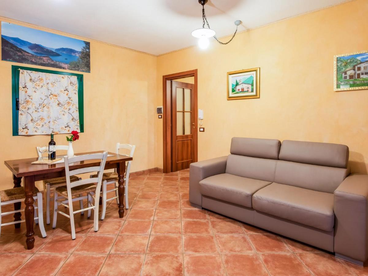 마로네 Beautiful Chalet With Swimming Pool In Lombardy 빌라 외부 사진
