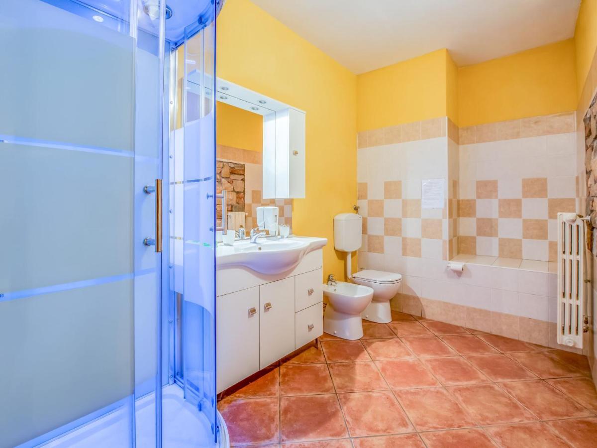 마로네 Beautiful Chalet With Swimming Pool In Lombardy 빌라 외부 사진